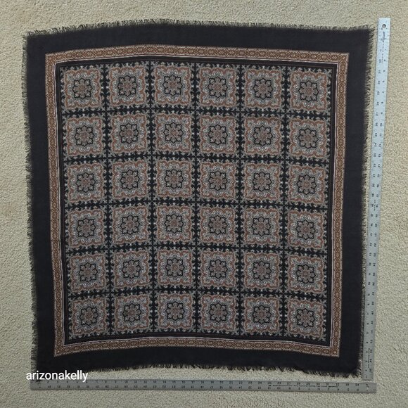 Fabio Rossi Accessories - NWOT Fabio Rossi Wool Square Scarf